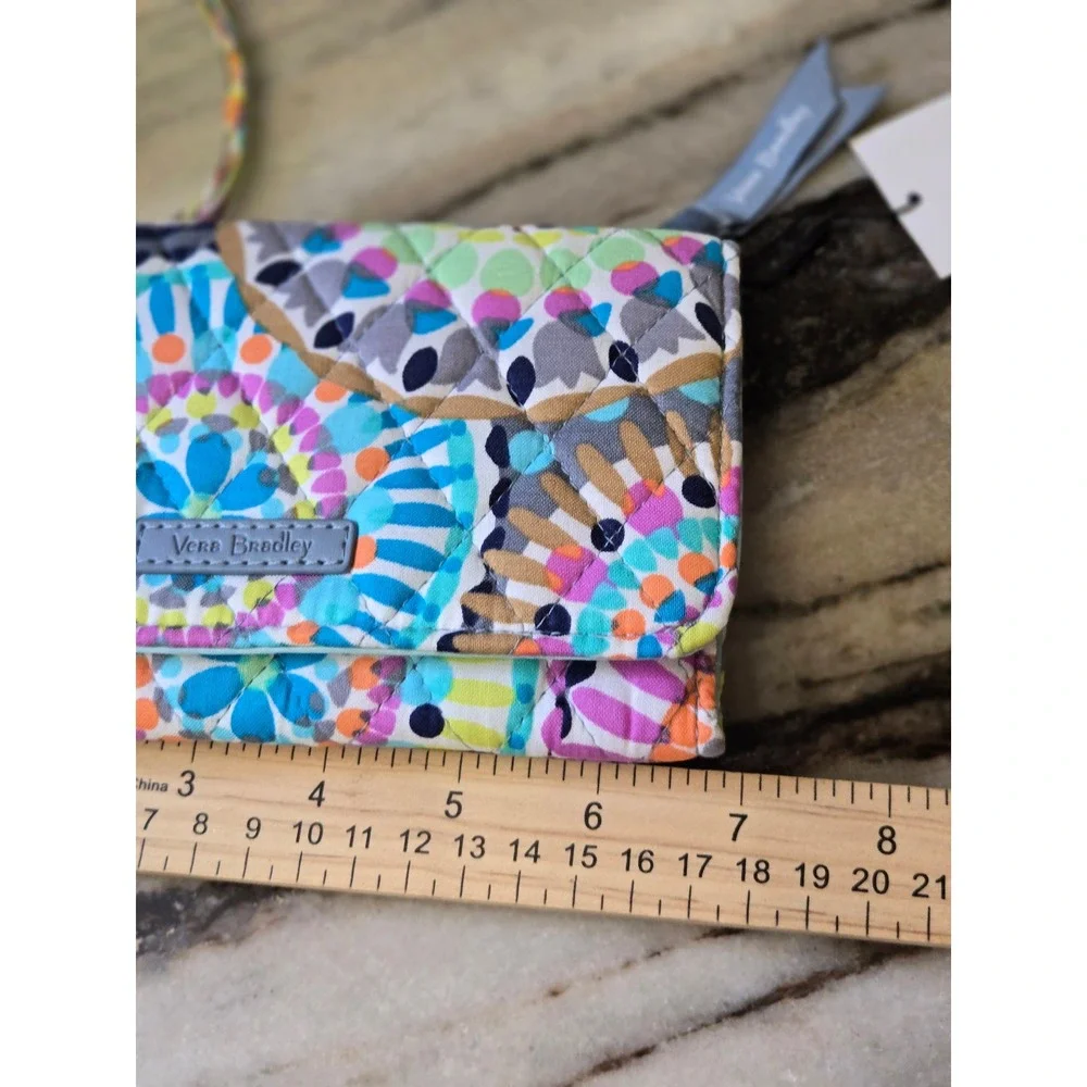 Vera Bradley Sunny Medallion RFID Smartphone Wristlet Wallet 26324-12657 NEW